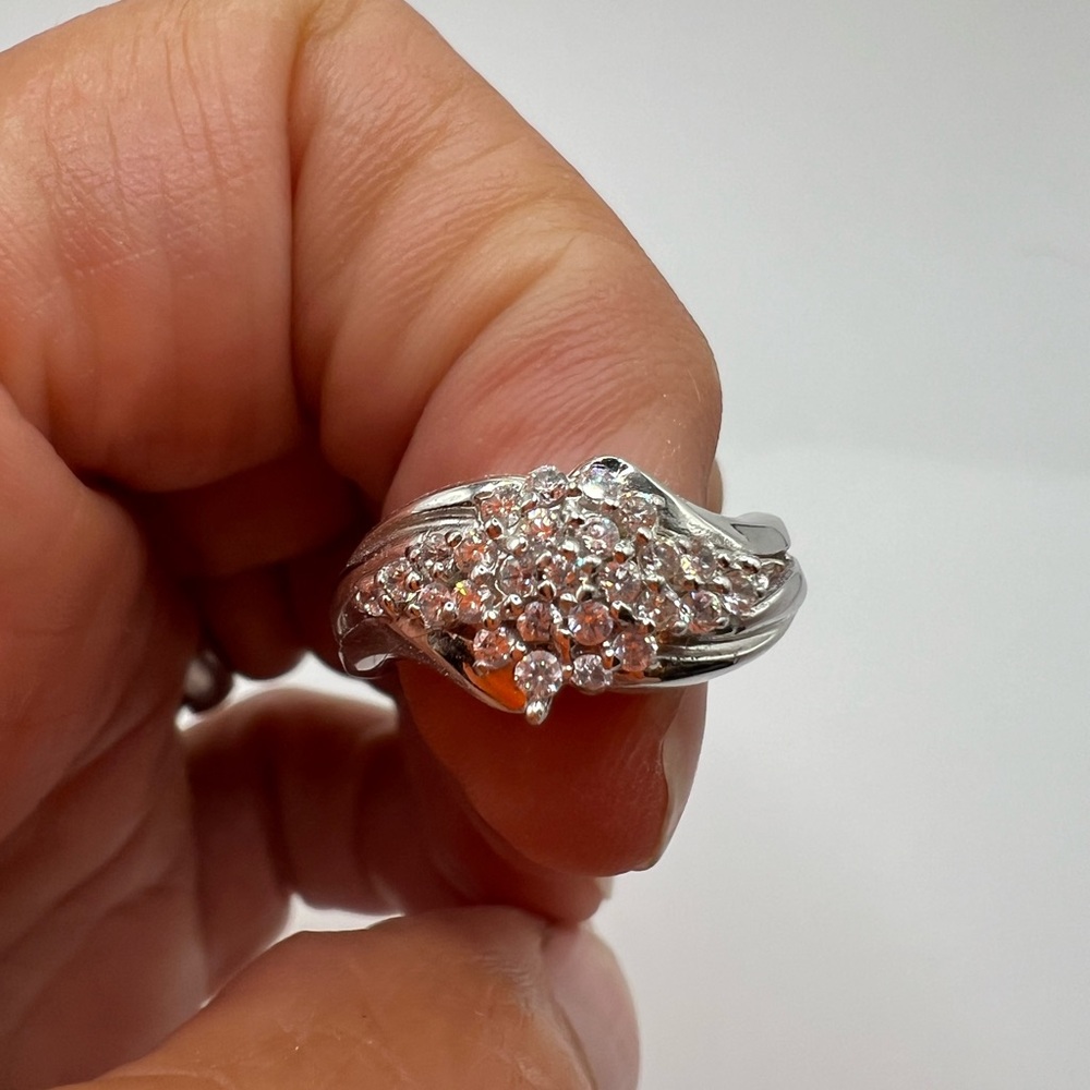 Pretty designed 925 silver cuz ring size 7 shiny ring